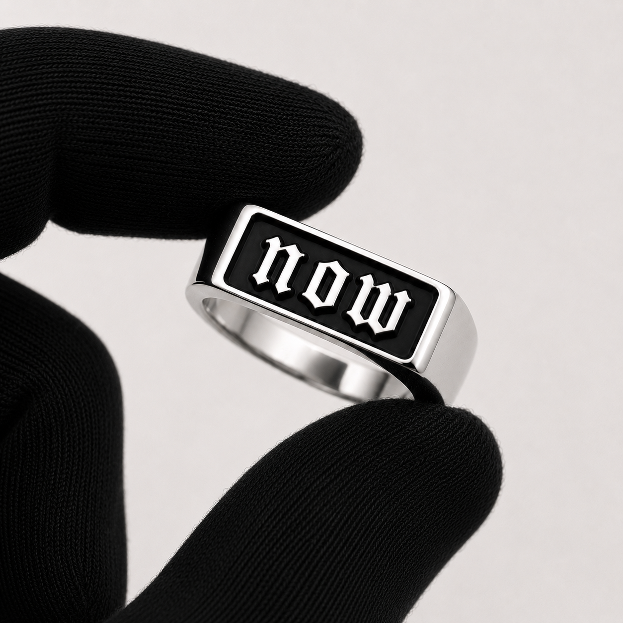 Now signet ring held between fingers - ANANAS
